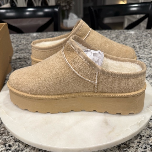 Forever Link Faux Fur Lined Slip On New in Box - Picture 3 of 10